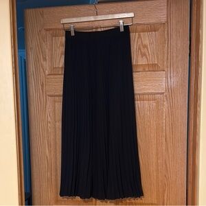 H&M Black A-Line Pleated Skirt